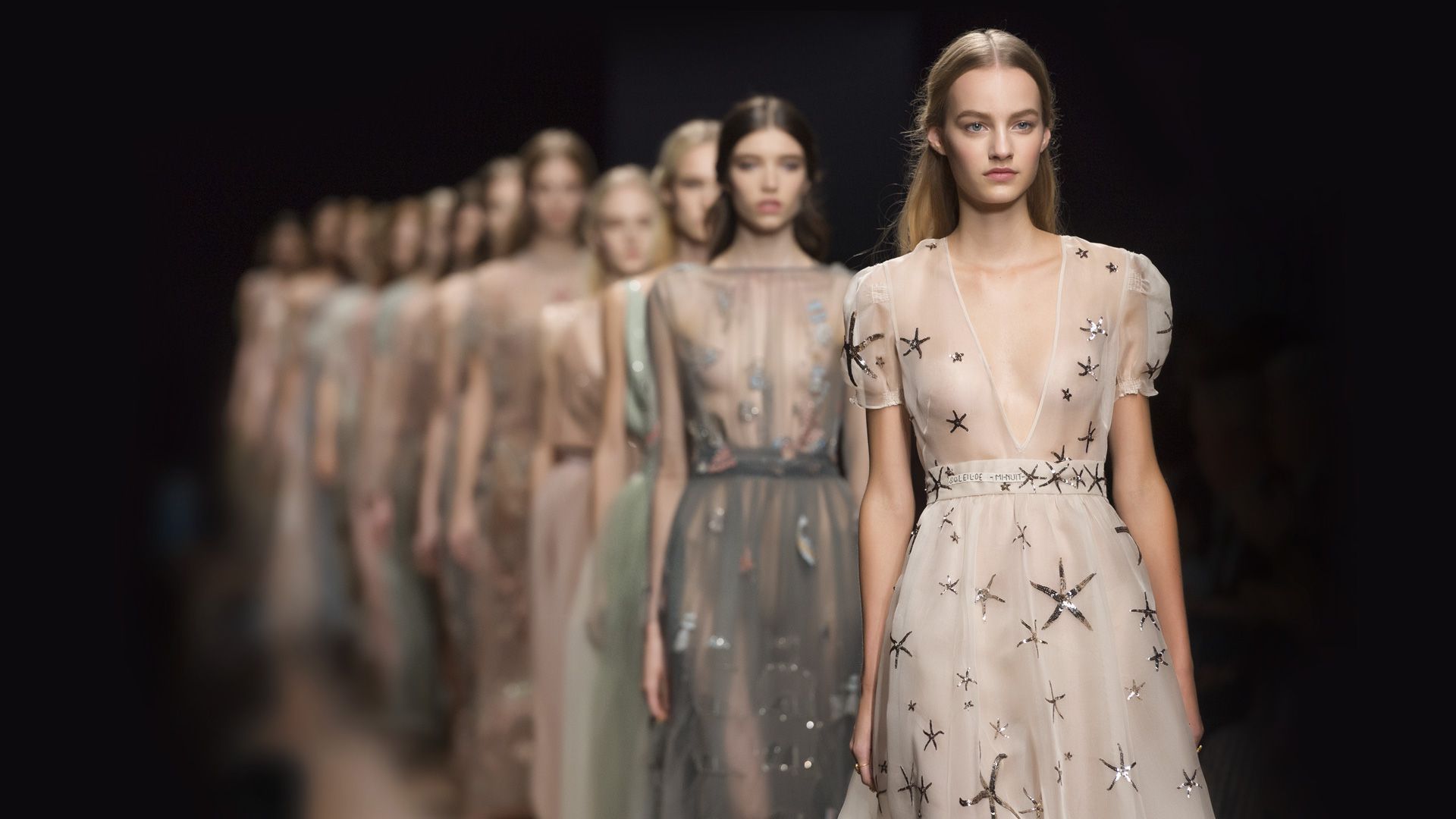 服裝設計師DNA:華倫天奴，黑與白_時尚_網