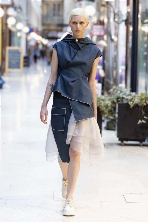 石獅籍服裝設(shè)計師作品亮相巴黎時裝周